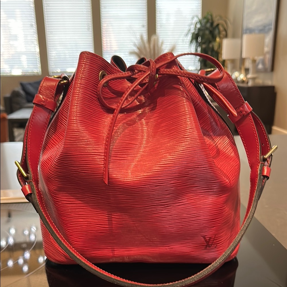 Louis Vuitton Epi Noe Red Leather Women's Shoulder